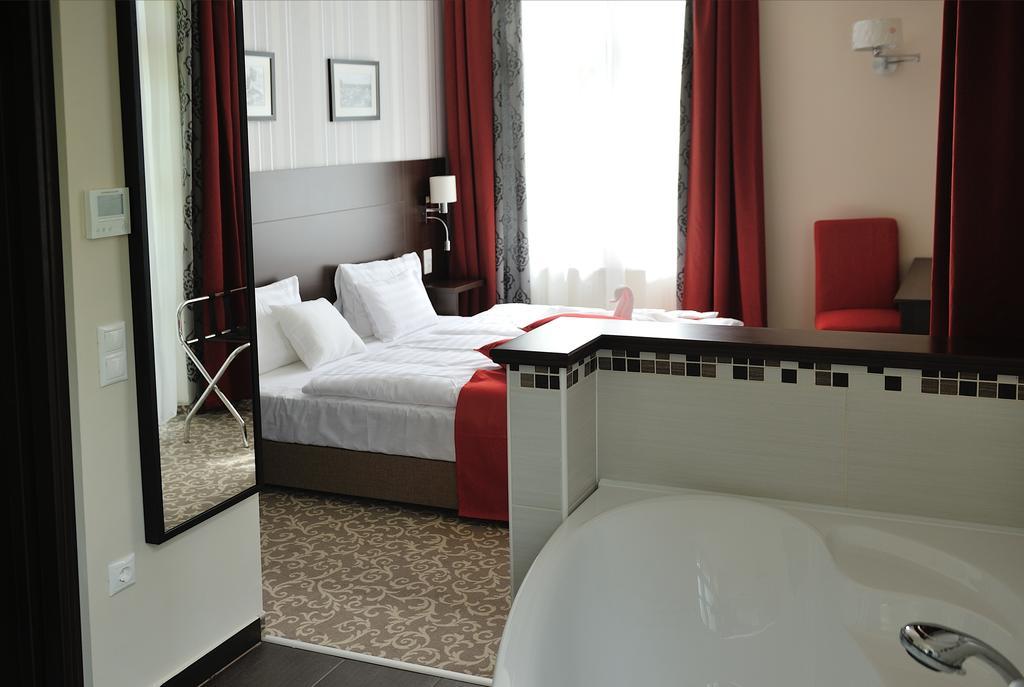 Corner Hotel & Kavehaz Dunaújváros Cameră foto